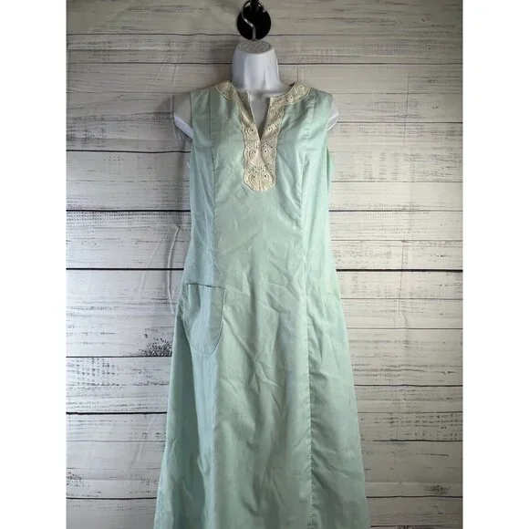 Vintage 1960s Lilly Pulitzer Blue Floral Sleeveless Dress with crochet lace trim - Picture 2 of 11